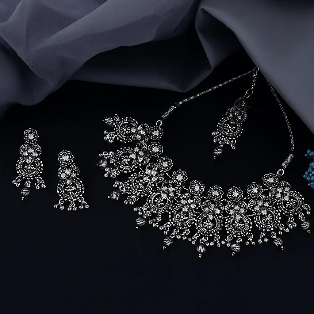 Divisjewel Silver Necklace Set with Floral Motifs and Matching Earrings