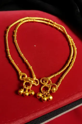 [PRD0014] Traditional Gold Anklet with Layered Chains and Dangling Bead Charms